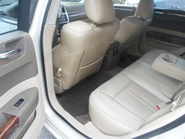 2008 Chrysler 300 C HEMI 4dr Sedan